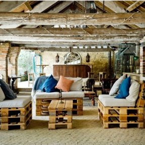 Pallet Furniture & Rustic Bar